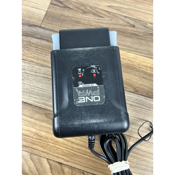 Hoover ONEPWR 4.0 Ah Lithium-Ion Battery BH15240 W/ Hoover Charger BH05000 - Picture 7 of 10